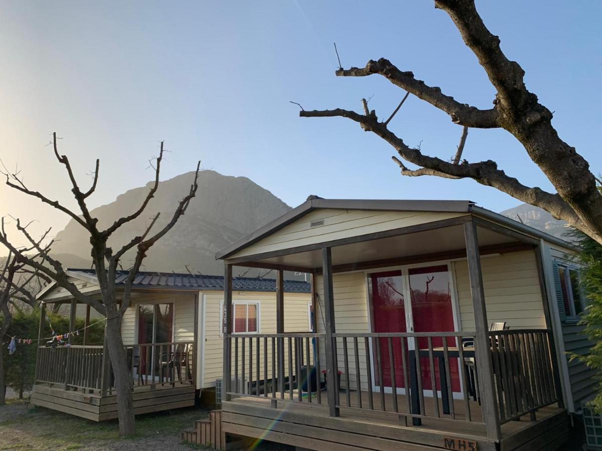 Camping Oliana Exteriör bild