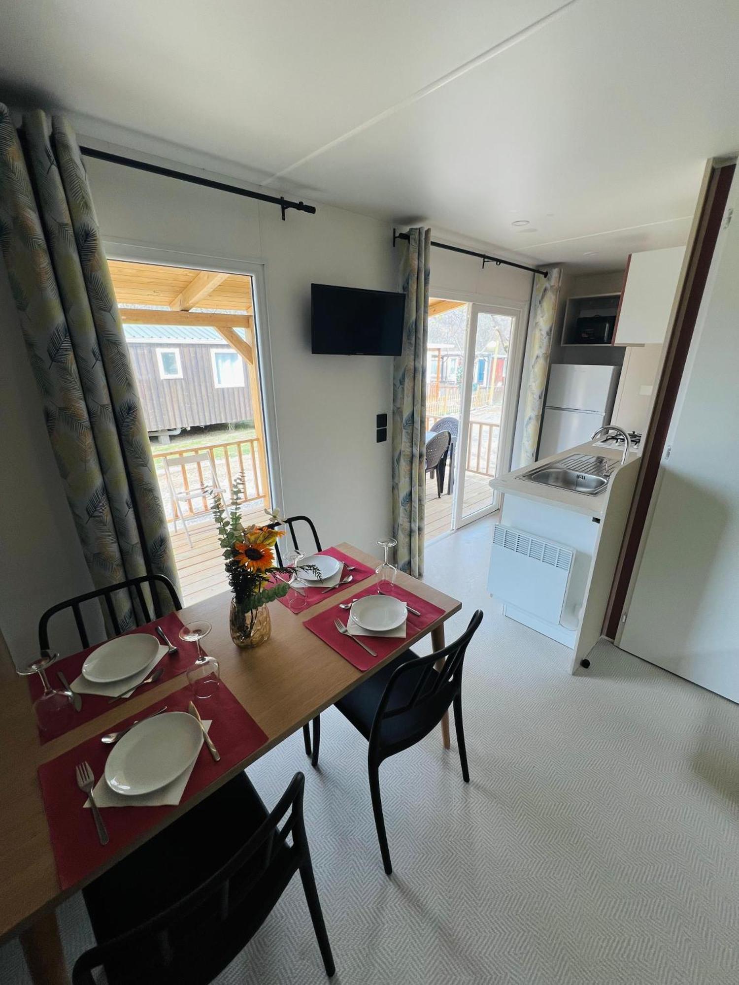 Camping Oliana Exteriör bild