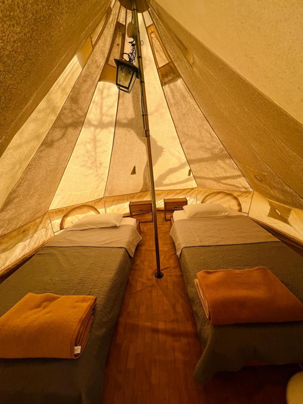 Camping Oliana Exteriör bild